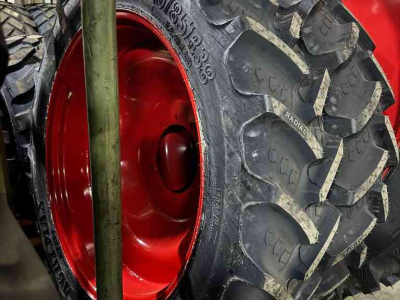 Räder, Reifen, Felgen & Distanzringe  320/90R54 & 320/85R38