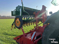Drillmaschine  Pennen frees met amazone zaaimachine