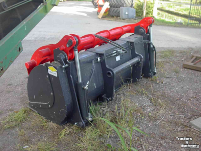 Selbstladender Futterverteilgeräte Manitou S 225  D 80   H 80