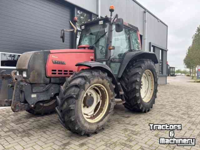 Schlepper / Traktor Valtra 6750