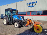 Obst und Weinbau Traktoren New Holland T4.80N Smalspoor Tractor met Rolbezem
