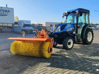 Obst und Weinbau Traktoren New Holland T4.80N Smalspoor Tractor met Rolbezem