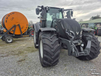 Schlepper / Traktor Valtra T235 tractor
