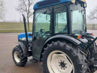 Obsttraktor New Holland TNV75A