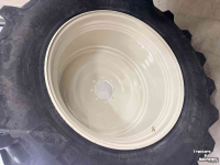 Räder, Reifen, Felgen & Distanzringe BKT 900/50R42 + 710/55R28 of 710/55R30