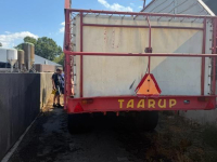 Lade- und Dosierwagen Taarup 1030