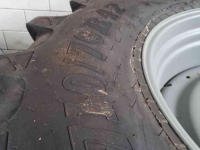Räder, Reifen, Felgen & Distanzringe BKT 710/70R42 & 600/65R30