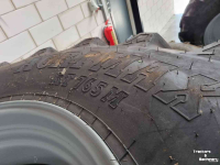 Räder, Reifen, Felgen & Distanzringe BKT 710/70R42 & 600/65R30