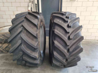Räder, Reifen, Felgen & Distanzringe BKT 710/70R42 & 600/65R30