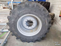 Räder, Reifen, Felgen & Distanzringe BKT 710/70R42 & 600/65R30