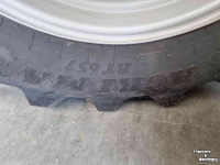 Räder, Reifen, Felgen & Distanzringe BKT 710/70R42 & 600/65R30