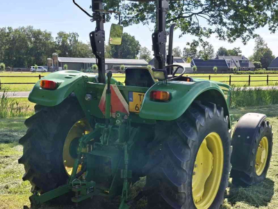 Schlepper / Traktor John Deere 5065E