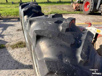 Räder, Reifen, Felgen & Distanzringe Ford 16.9R26