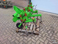 Sonstiges Baumschulmaschinen und Zubehör Rosko Gewas geleide Schoffelmachine 3 rij