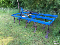 Grubber  Vaste tand cultivator 3 rijer