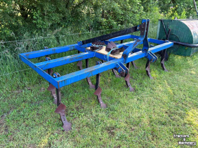 Grubber  Vaste tand cultivator 3 rijer