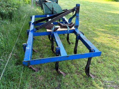 Grubber  Vaste tand cultivator 3 rijer