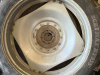 Räder, Reifen, Felgen & Distanzringe Michelin 230/95 R32 en 270/95R48