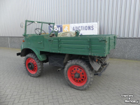 Oldtimers Mercedes Benz Unimog 411