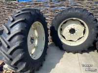 Räder, Reifen, Felgen & Distanzringe Barum 480/70R38 op International velgen