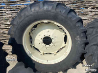 Räder, Reifen, Felgen & Distanzringe Barum 480/70R38 op International velgen