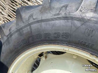 Räder, Reifen, Felgen & Distanzringe Barum 480/70R38 op International velgen