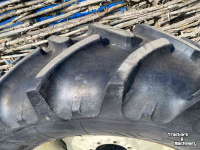 Räder, Reifen, Felgen & Distanzringe Barum 480/70R38 op International velgen