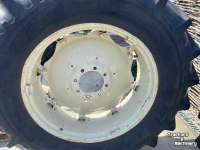 Räder, Reifen, Felgen & Distanzringe Barum 480/70R38 op International velgen