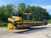 Mähdrescher New Holland CR 980 Combine + Maaibord