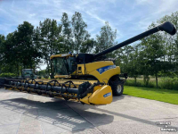 Mähdrescher New Holland CR 980 Combine + Maaibord