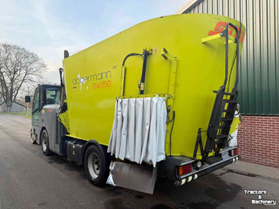 Selbstfahrende Futtermischwagen Storti Dobermann SW 250 AS EVO