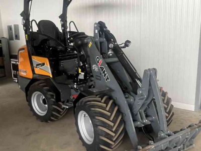 Radlader Giant G2300HD