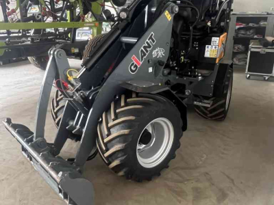 Radlader Giant G2300HD