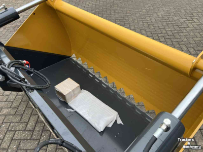 Selbstladender Futterverteilgeräte Mammut SB 195 M & SC 195 H