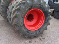 Räder, Reifen, Felgen & Distanzringe BKT 900/50R42 710/55R30