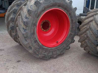 Räder, Reifen, Felgen & Distanzringe BKT 900/50R42 710/55R30