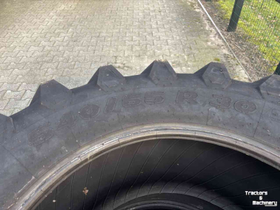 Räder, Reifen, Felgen & Distanzringe Trelleborg 540/65R30 TM800 99%
