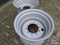 Räder, Reifen, Felgen & Distanzringe Massey Ferguson Velgen 28X20 Inch