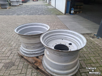 Räder, Reifen, Felgen & Distanzringe Massey Ferguson VELGEN 28X20 INCH
