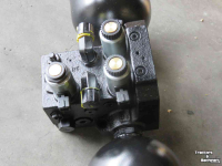 Schlepper / Traktor Case-IH Regelklep - Vooras vering 20.25 Parts nr:87483804  New Holland T7510, 7520, 7530   Case ih CVX140, CVX150, CVX160   Steyr 6140CVT, 6150CVT, 6160CVT
