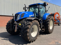 Schlepper / Traktor New Holland 270 AC