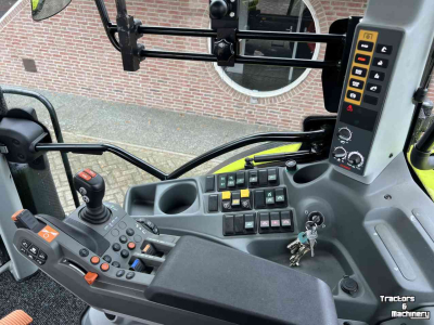 Schlepper / Traktor Claas Arion 630 CMATIC