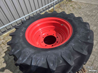 Räder, Reifen, Felgen & Distanzringe Trelleborg 540/65R34  75% + 440/65R24 75%