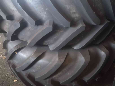 Räder, Reifen, Felgen & Distanzringe Michelin 600/70R30 + 710/70R42