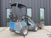 Radlader Giant D204SW minishovel wiellader puinriek en palletvork