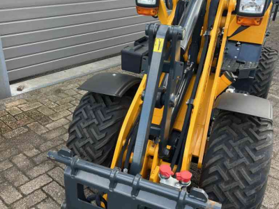 Radlader Schäffer 2428