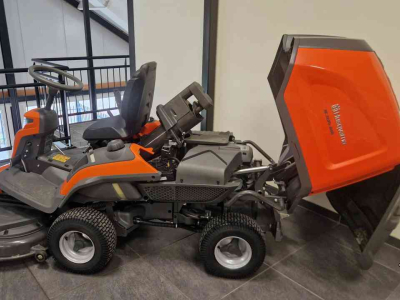 Aufsitzrasenmäher Husqvarna RC320TS AWD
