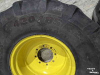 Räder, Reifen, Felgen & Distanzringe  Pirelli 420/85R24 (16,9R24) Voorwielen John Deere