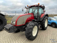 Schlepper / Traktor Valtra T120 tractor