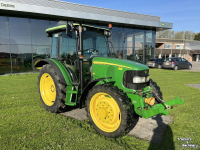 Schlepper / Traktor John Deere 5820
